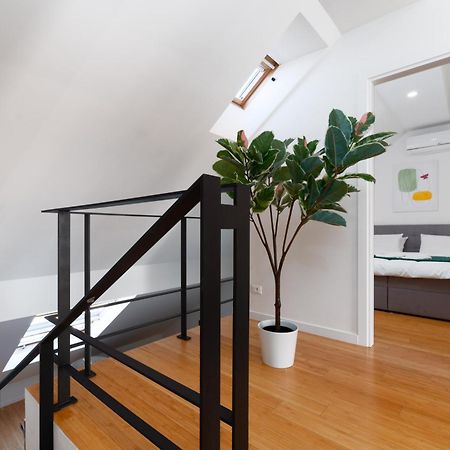Two-Level Apart With A Terrace Near The Vltava River Prag Exteriör bild