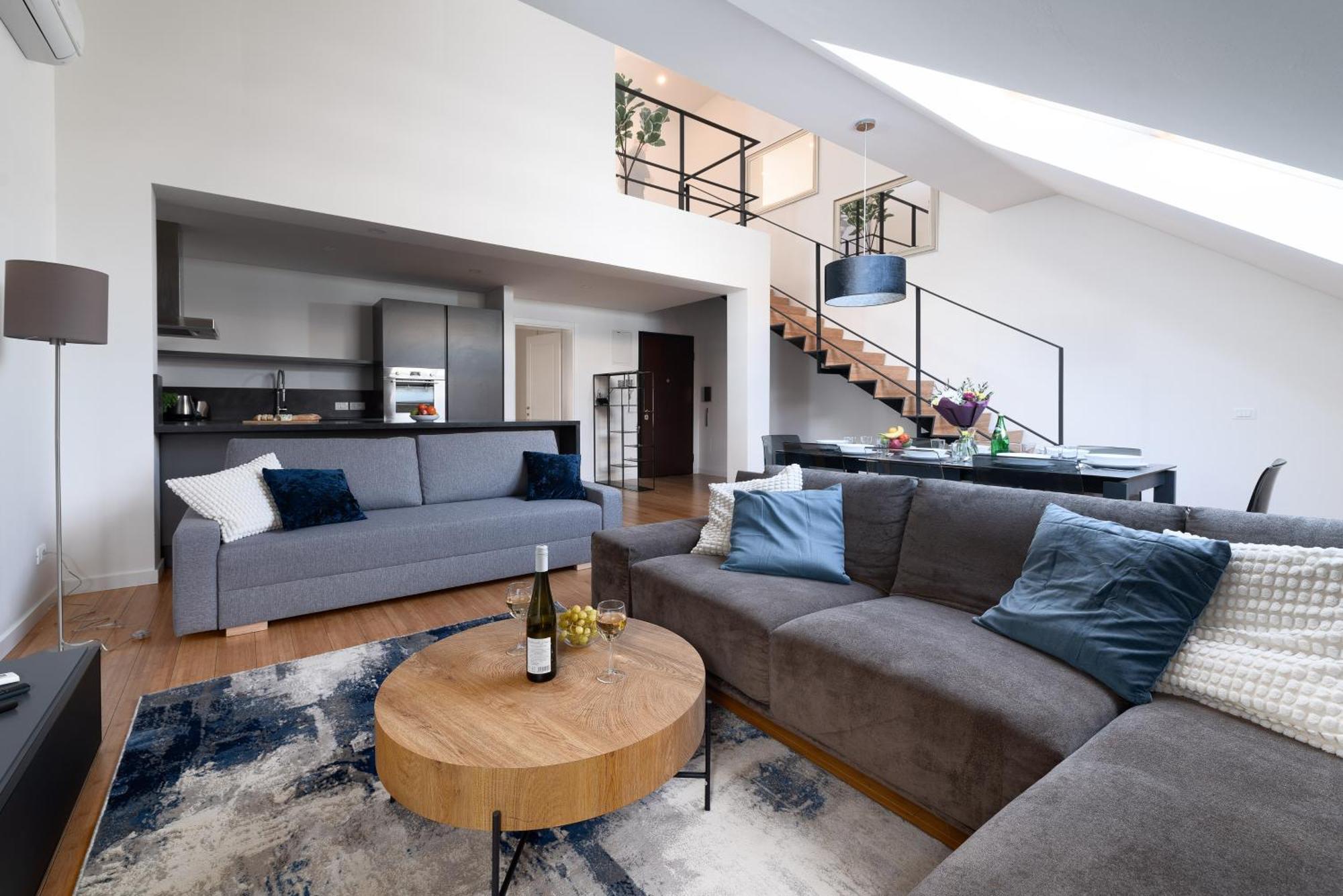 Two-Level Apart With A Terrace Near The Vltava River Prag Exteriör bild