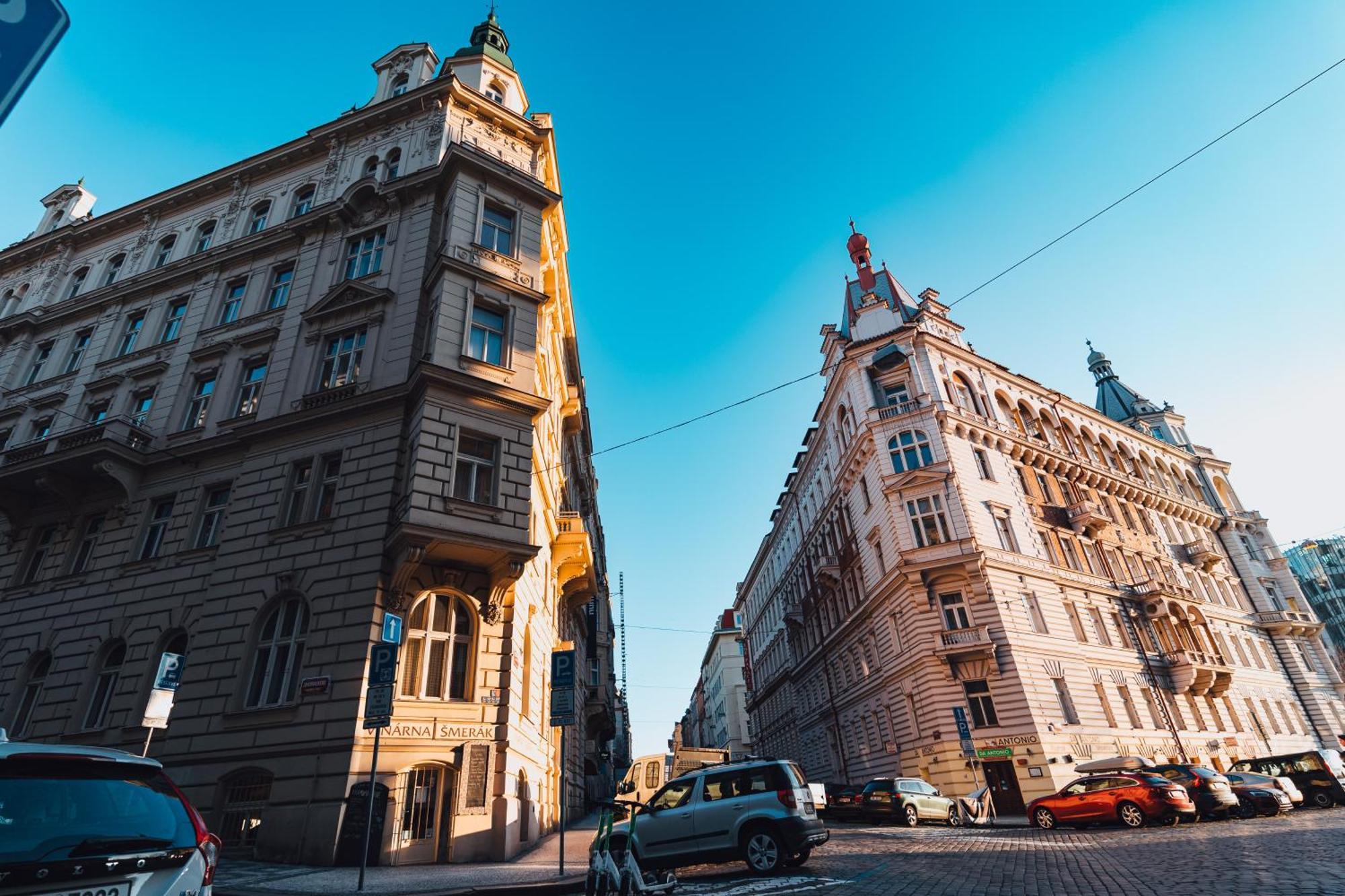 Two-Level Apart With A Terrace Near The Vltava River Prag Exteriör bild